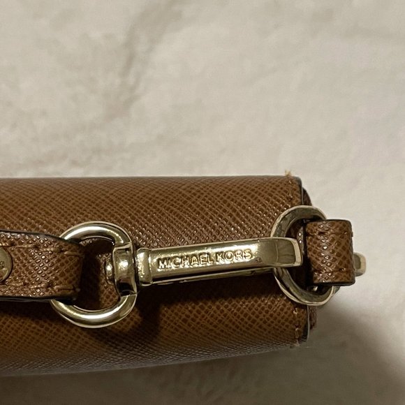 Michael Kors Jet Set Smartphone Wristlet - Picture 6 of 13